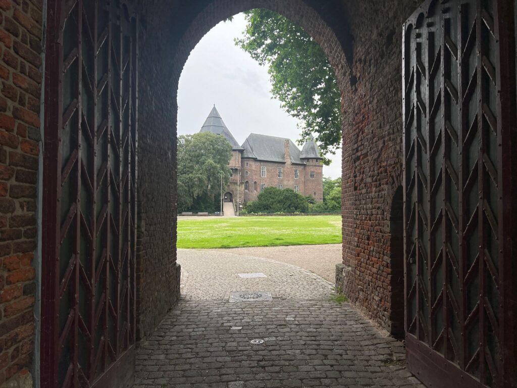 Eingang vom Burg Linn Krefeld